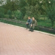 Z jedn� vesnice se poda�ilo zachr�nit kus k��dla z n�meck�ho letadla Me 323 Gigant. M�stn� hasi�i to m�li na su�en� hadic :o)